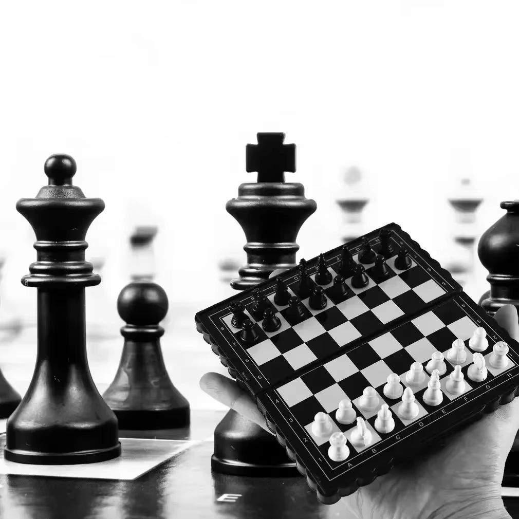1Pc Mini Magnetic  Chess Set   – Kids Outdoor Set Bewertung und Preis